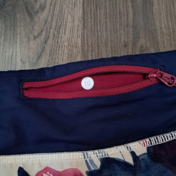 Lululemon Run Speed Short Size 10Yoga Gym Inky Floral Blue Ghost White Berry - Picture 6 of 7